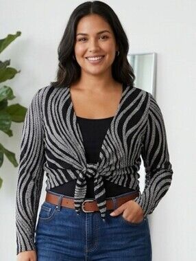 MaxiMa USA Black And White Shrug Size Medium